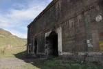 Tarihe terk edilen miras: Kars’taki tabyalar hayvan barınağına dönüştü