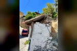 Tarihi çeşmenin çatısı tehlike altında