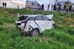 Tarlaya uçarak hurdaya dönen otomobildeki 2 kişi yaralandı