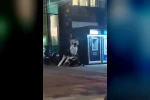 Tartıştığı genci yere yatırıp acımasızca darp ettiler