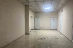 Tavanından sular akan hastanede koridorlar çamurla kaplandı