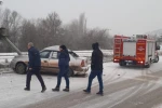 Tavşanlı’da kontkrolden çıkan otomobil karşı şeride geçti: 3 yaralı