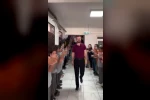 Tayini çıkan öğretmen, 10 yıldır görev yaptığı okuldan alkışlarla uğurlandı
