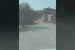 Tek şeritli yoldaki hızıyla ’Pes’ dedirten mikser sürücüsü kamerada