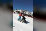 Tekerlekli sandalyeyle kayak yaparak hayalini gerçekleştirdi