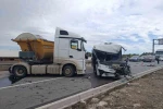 Tekirdağ’da minibüs ile tır kafa kafaya çarpıştı: 1 ağır yaralı