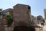 Temelindeki göçük sonrası apartman mühürlendi