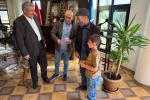 Temizlik personeli buldu, başkan teslim etti: İşçinin dürüstlüğü takdir topladı