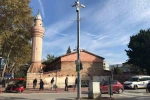 Tepki çeken restorasyon: "602 yıllık minare ayakta, 18 yıllık minare çürüyor"