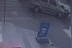 Ters yönden çıkan aracın kazaya karıştığı anlar kamerada