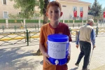 Ticareti merak eden 11 yaşındaki çocuk haftanın bir günü limonata satıyor