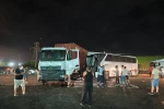 Tır ile işçi servisi çarpıştı: 12 yaralı