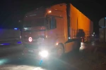 Tır ile ticari taksi çarpıştı: 1 yaralı