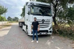 Tır şoförü ve eşi, evlatlarının cinsiyetini tırlarla düzenlenen partide öğrendi