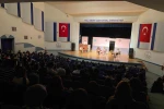 Tiyatro günlerinde salon doldu taştı