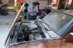 Tofaş aracın motor kısmında çıkan yangın büyümeden söndürüldü