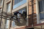 Tokat’ta apartman dairesinde yangın: Dumandan etkilenen anne ve çocukları balkondan tahliye edildi