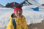 Tokat’ta kapalı halı sahanın çatısı kar yüküne dayanamadı 