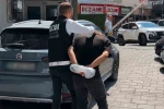 Torbalı’da oto galeriyi kurşunlayan 2 şüpheli tutuklandı