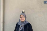 Torunu için sahiplendi, papağan çocuğu gibi oldu