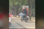 Trafiği beklememek için kaldırımdan yoluna devam etti