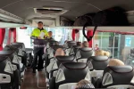 Trafik polisleri otogarda sürücü ve yolcuları uyarıyor