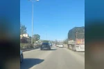 Trafikte defalarca şerit değiştirerek makas attı