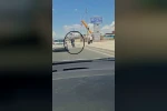 Trafikte tek teker yaparak ilerleyen sürücüye 46 bin TL ceza
