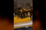Trafikte tekmeli yumruklu kavga kamerada