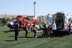 Traktörden düşen şahıs ambulans helikopterle hastaneye sevk edildi