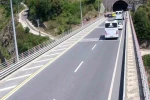 Tünel çıkışında geri manevra yapan halk otobüsü kazaya yol açtı