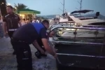 Tur teknesi çalışanlarının birbirine girdiği kavga anı görüntülendi