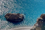Türkiye kar tatilindeyken Antalya’da öğrenciler deniz keyfi yaptı