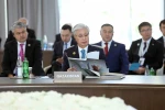 Türkiye, TDT Zirvesi’nde liderlere Cengiz Aytmatov’un ortak alfabe ile yazılan kitabını hediye etti