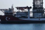 Türkiye’nin 228 metrelik denizdeki yeni gücü: Türkiye’nin rengine boyandı