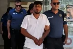 Tutuklanınca gazeteciye öpücük atıp, "Zeki Müren’e selam" dedi