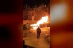Tuzla’da park halindeki otomobil alev alev yandı