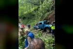 Uçuruma yuvarlanan kamyonetteki karı koca hayatını kaybetti