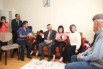 Vali Aksoy’dan evde eğitim alan özel kardeşlere ziyaret