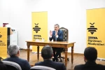 Vali Çiftçi deneyimlerini öğretmenlerle paylaştı