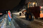 Van-Bitlis karayoluna çığ düştü 