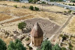 Van Valisi Balcı, Selçuklu Mezarlığı’ndaki çalışmaları inceledi