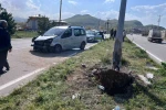 Van’da kamyonet aydınlatma direğine çarptı: 4 yaralı