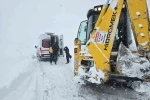 Van’da kar yağışı ulaşımı aksattı: Sağlık ve belediye ekipleri alarma geçti