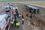 Virajı alamayan otobüs şarampole devrildi: 23 yaralı