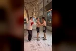 Yağan kar altında önce antrenman, ardından kar banyosu yaptılar