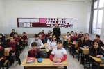 Yaklaşık 18 milyon öğrenci karnelerini alarak yarıyıl tatiline girdi