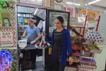 Yaklaşık 3 metrekarelik iş yerini sanat eseri niteliğinde bir mekâna dönüştürdü