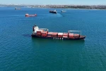 Yalılara metreler kala karaya oturan gemi havadan görüntülendi