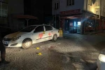 "Yan baktın" diyerek kuryeyi bıçaklayıp kaçtılar